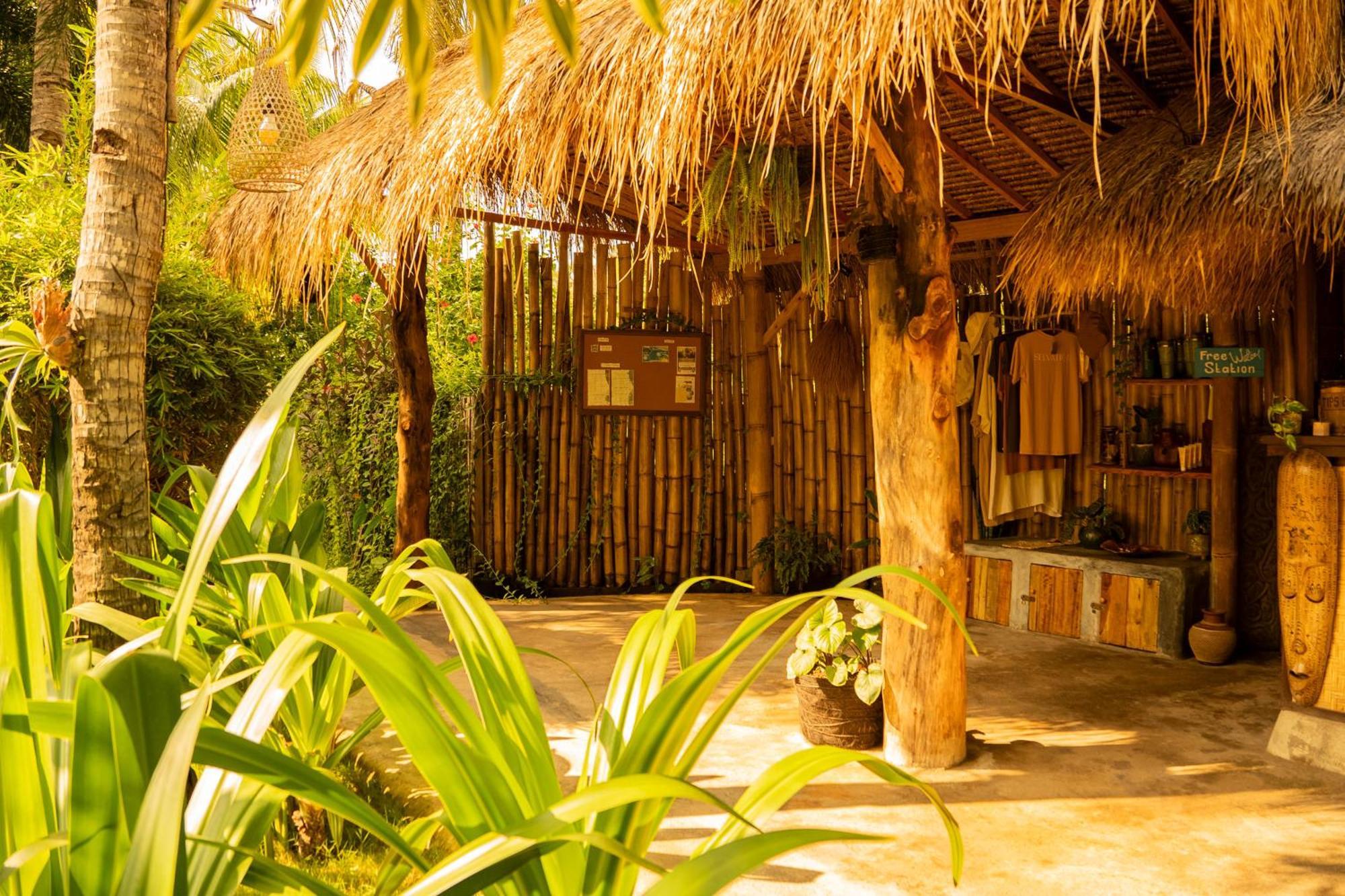 ホテル Selvatica ギリ・アイル エクステリア 写真